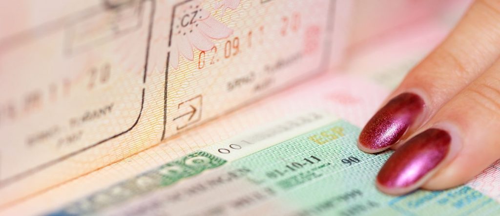 Как получить шенгенскую визу в Чехию для владельца недвижимости?