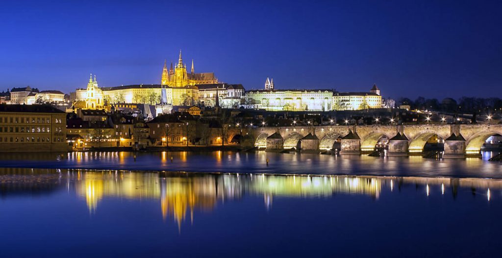 Фото john mcsporran | Prague Castle and The Charles Bridge, (CC BY 2.0)