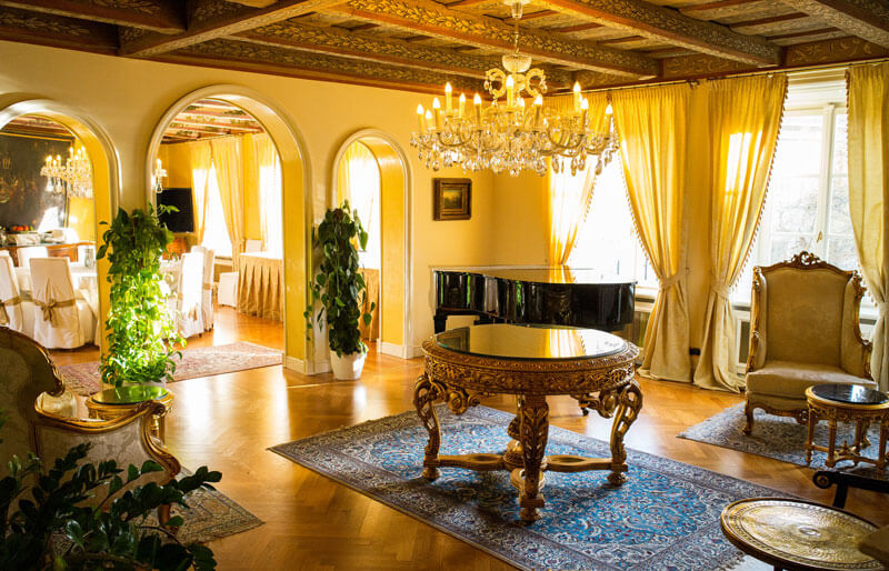 Roman Boed, The Living Room at the Alchymist Hotel Prague Castle, (CC BY 2.0)