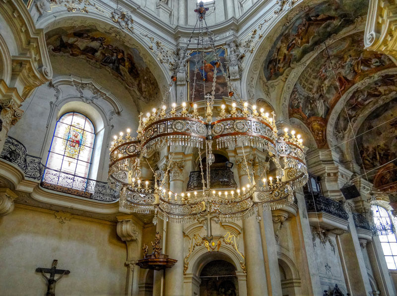 Фото <a href="https://www.flickr.com/photos/96264617@N08/8988263784/">Yannick Loriot, Old Town Square - Saint Nicholas Church</a>, <a href="https://creativecommons.org/licenses/by/2.0/">(CC BY 2.0) </a>