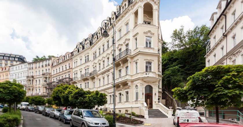 Санаторий Hotel Anglicky Dvur в Карловых Варах