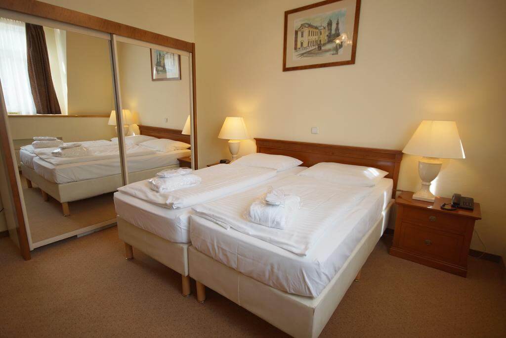 Санаторий Hotel Anglicky Dvur в Карловых Варах