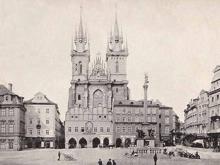 Староместская площадь в 1906 году (вид на храм Девы Марии Тынской и на Марианский столп)